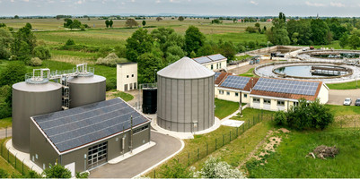 Blick von oben auf eine Kläranlage